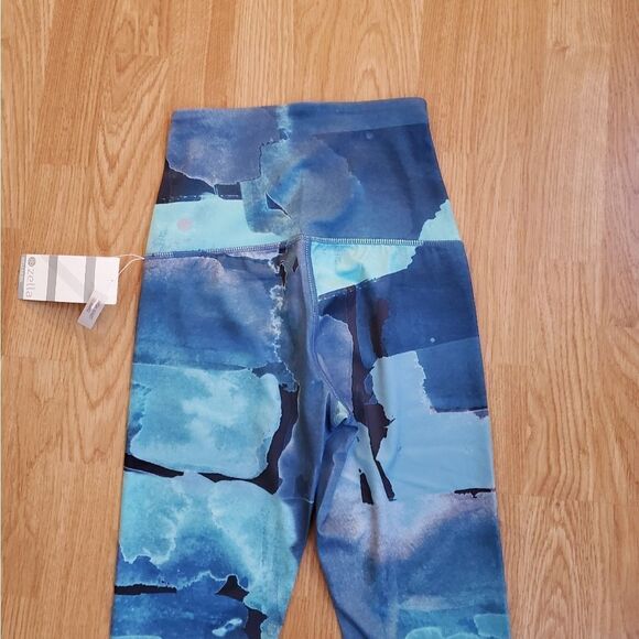 NEW! Zella "Renew" Ultra High Waist Print Leggings - size XS in Blue - Picture 6 of 13